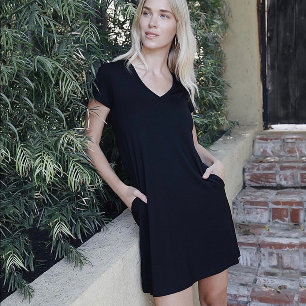 Karen Kane Quinn V Neck Dress